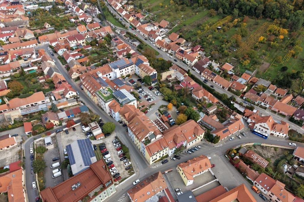 Hotel Galant v Mikulově z ptačí perspektivy.jpg